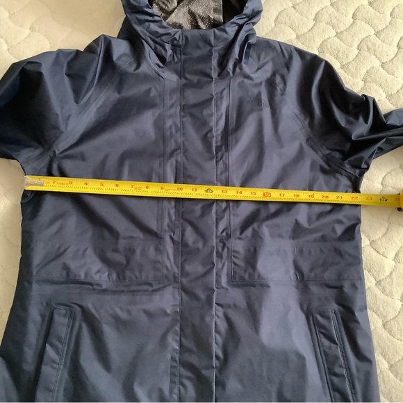 The North Face Women’s Lynwood Rain Parka - Picture 6 of 10